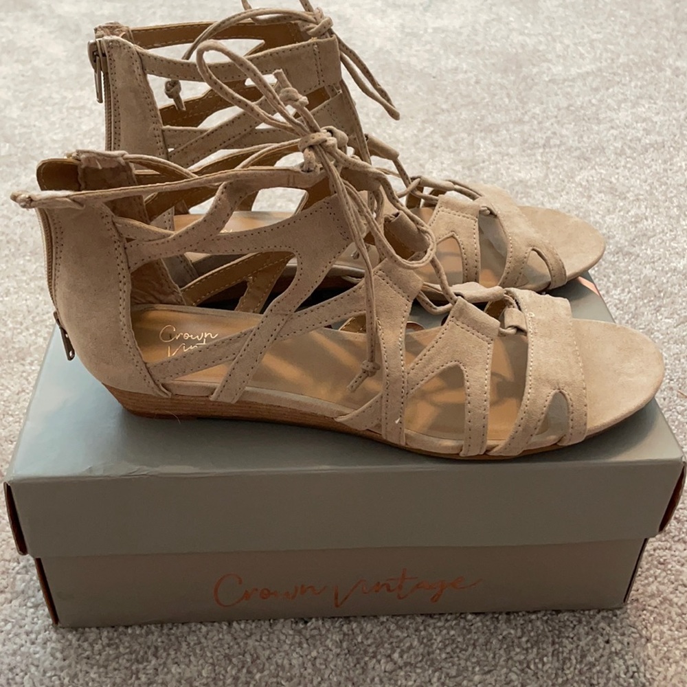 New in Box Crown Vintage Ghillie Gladiator sandal size 9.5